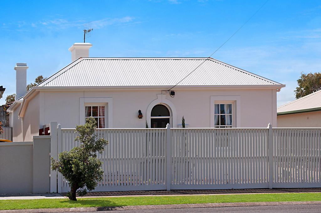 Historic Central Cottage In Warrnambool Room photo
